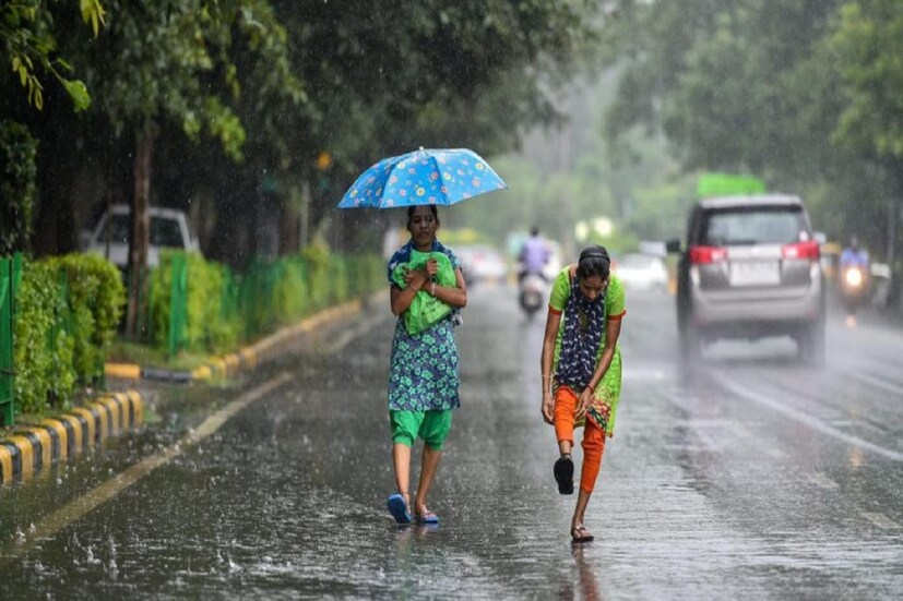 বঙ্গোপসাগরের গভীর নিম্নচাপ সুস্পষ্ট নিম্নচাপ রূপে মধ্যপ্রদেশে অবস্থান করছে। এটি ফের গতিপথ পরিবর্তন করে আবার শক্তিশালী হবে। উত্তর ও উত্তর পশ্চিম দিকে এগিয়ে দক্ষিণ পশ্চিম উত্তর প্রদেশে এটি গভীর নিম্নচাপে পরিণত হতে পারে আগামী ৪৮ ঘণ্টায়। মৌসুমী অক্ষরেখা রাজস্থান থেকে মধ্যপ্রদেশের সুস্পষ্ট নিম্নচাপের উপর দিয়ে ঝাড়খন্ড হয়ে পশ্চিমবঙ্গের পুরুলিয়া ও দীঘার উপর দিয়ে উত্তর-পূর্ব বঙ্গোপসাগর পর্যন্ত বিস্তৃত। নতুন করে একটি ঘূর্ণাবর্ত তৈরি হতে পারে রবিবার ১৮ সেপ্টেম্বর। উত্তর ওড়িশা ও পশ্চিমবঙ্গ উপকূলে এই ঘূর্ণাবর্ত তৈরি হওয়ার সম্ভাবনা। পরবর্তী আটচল্লিশ ঘন্টায় শক্তি বাড়িয়ে এটি নিম্নচাপে পরিণত হতে পারে উত্তর বঙ্গোপসাগর এলাকায়।