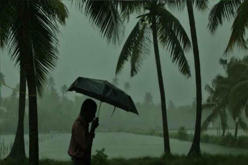 *দক্ষিণবঙ্গের প্রায় সব জেলাতেই আজ শনি ও আগামিকাল রবিবার বিক্ষিপ্তভাবে বৃষ্টির সম্ভাবনা। আকাশ মূলত মেঘলা থাকবে। ঘন গন মেঘের গর্জন আতঞ্জিত করবে। তবে তাপমাত্রার খুব একটা পরিবর্তন হবে না। ফাইল ছবি। 