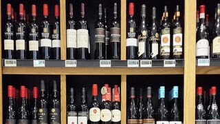 পুজোর আগেই দাম বাড়ছে মদের! বেশি দাম বাড়ছে দেশি মদের