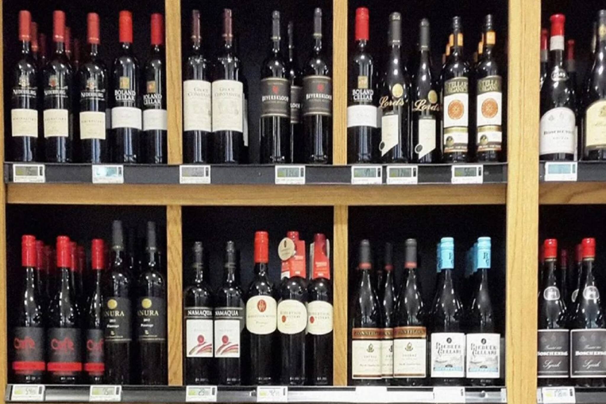 পুজোর আগেই দাম বাড়ছে মদের ! বেশি দাম বাড়ছে দেশি মদের