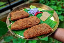 পুজোর সন্ধ্যায় বানিয়ে ফেলুন ঠাকুরবাড়ির রান্না ইলিশ ফিরিঙ্গি ফ্রাই, রইল রেসিপি