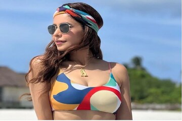 কখনও রৌদ্রস্নাতা, কখনও বিকিনিতে জলকেলি...আমনা শরিফের মলদ্বীপের অ্যালবাম ভাইরাল কখনও রৌদ্রস্নাতা, কখনও বিকিনিতে জলকেলি...আমনা শরিফের মলদ্বীপের অ্যালবাম ভাইরাল
