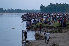 মৃতের সংখ্যা বেড়ে ৫১, বাংলাদেশের ট্রলারডুবির ঘটনায় এখনও নিঁখোজ বহু|