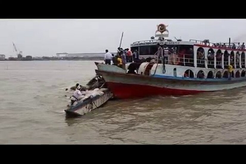 দুর্গাপুজোর উৎসবের আগে, মহালয়া উপলক্ষ্যে বোদেশ্বরী মন্দিরের দিকে যাওয়ার পথে উত্তর-পশ্চিম পঞ্চগড় জেলার করতোয়া নদীতে তাদের নৌকাটি উল্টে যায়।বাংলাদেশে ধর্মীয় তীর্থযাত্রীদের বহনকারী একটি নৌকাডুবির পর উদ্ধারকর্মীরা সোমবার আরও ২৬ জনের মৃতদেহ উদ্ধার করেছে৷ ফলে মৃতের সংখ্যা বেড়ে ৫১ হয়েছে৷ 