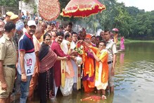 বর্ধমানে শোভাযাত্রা করে সর্বমঙ্গলার ঘট স্থাপন, পুজো শুরু রাঢ়বঙ্গে বর্ধমানে শোভাযাত্রা করে সর্বমঙ্গলার ঘট স্থাপন, পুজো শুরু রাঢ়বঙ্গে