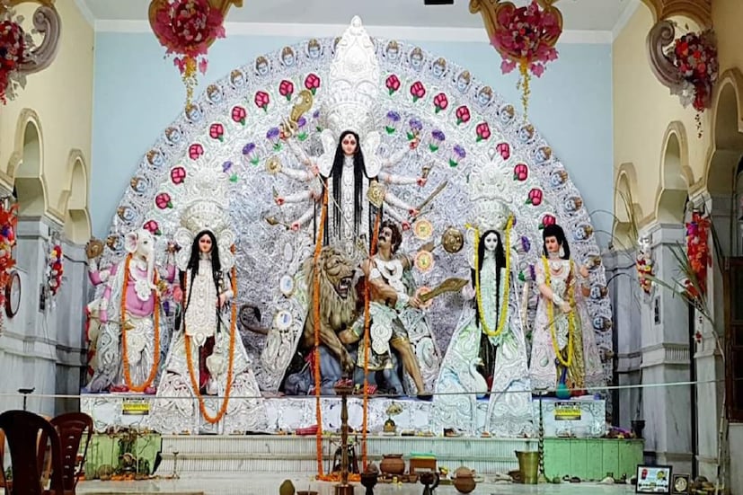 তাই পুজো শেষ বলে মন খারাপ না করে  বরং ভাবুন সামনে আনন্দের আরও কী কী আছে৷ দেখবেন সেই ভাবনাতেই আরও একটা বছর কেটে যাবে৷ 