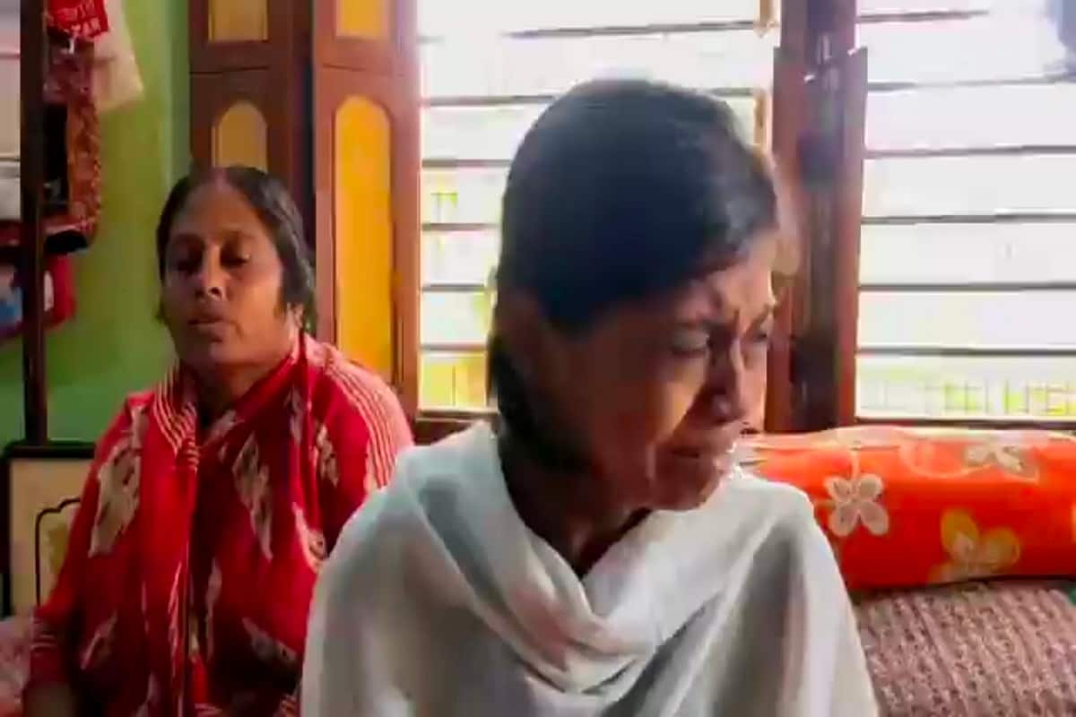 কান্না ছাত্রীর