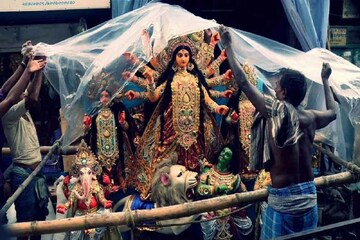 তৈরি হচ্ছে ঘূর্ণাবর্ত, হবে ঝেঁপে বৃষ্টি! কলকাতা-সহ রাজ্যে পুজো মাটি হওয়ার আশঙ্কা