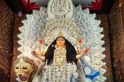 জগদ্ধাত্রী পুজোর প্যান্ডেলে থিম হলেও প্রতিমা সাবেকি! চন্দননগর ধরে রেখেছে ঐতিহ্য