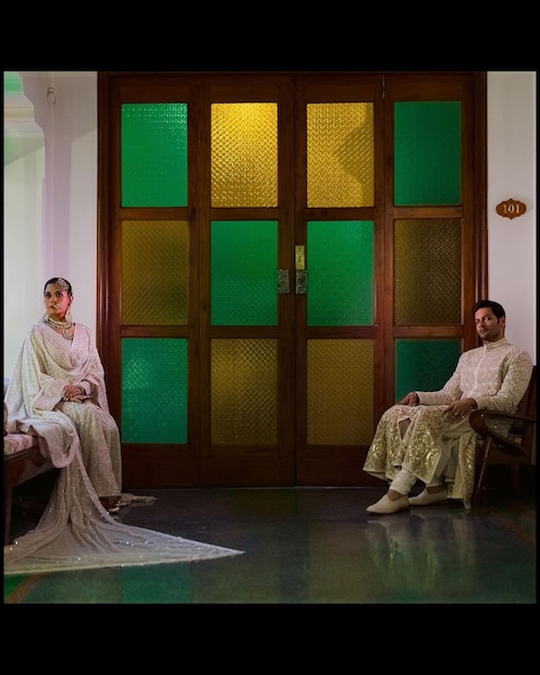 দিল্লি ও মুম্বই দুই জায়গাতেই বিয়ের একাধিক অনুষ্ঠান করেন আলি ফজল ও রিচা চাড্ডা।