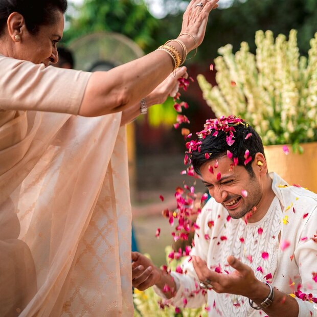 গোলাপের পাপড়ির মতো উজ্জ্বল আলি ফজল৷