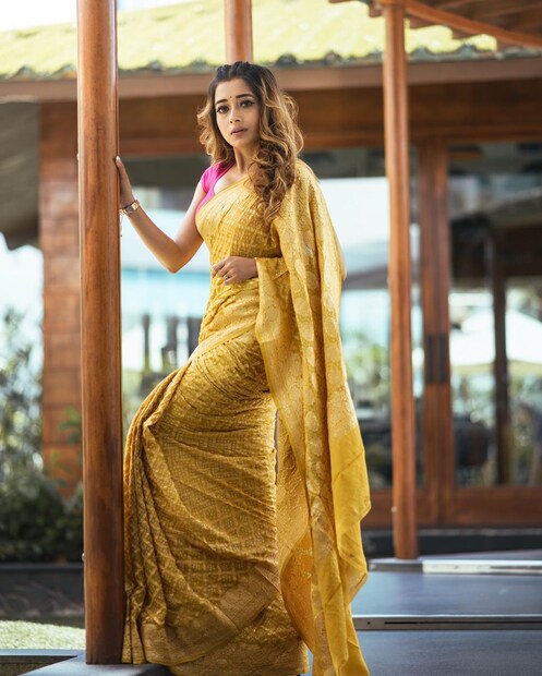 তবে প্রসঙ্গ যখন স্টাইল কিংবা ফ্যাশনের, টিনা কিন্তু তখনও বেশ জনপ্রিয়৷