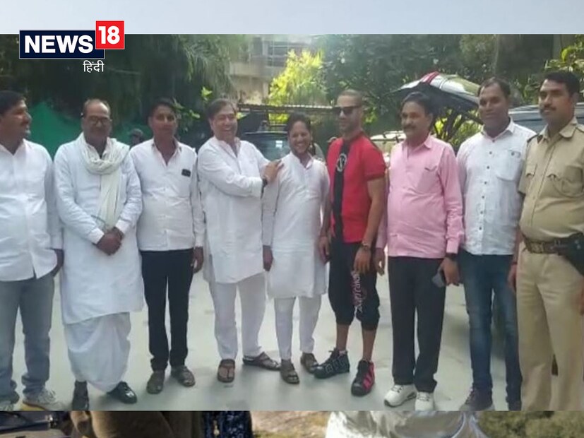 পরিবারের অনেকের সঙ্গে জঙ্গলে সাফারিতে গিয়েছেন গব্বর। তিনি সেখানে একটি পাঁচতারা হোটেলে রয়েছেন।