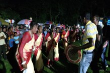 আদিবাসী সম্প্রদায়ের মিলন মেলায় ধামসা মাদলের তালে পা মেলালেন বিধায়ক আদিবাসী সম্প্রদায়ের মিলন মেলায় ধামসা মাদলের তালে পা মেলালেন বিধায়ক