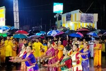 জমজমাট কার্নিভাল, শুরুতেই হড়পায় নিহতদের প্রতি শ্রদ্ধা জানিয়ে নীরবতা জমজমাট কার্নিভাল, শুরুতেই হড়পায় নিহতদের প্রতি শ্রদ্ধা জানিয়ে নীরবতা