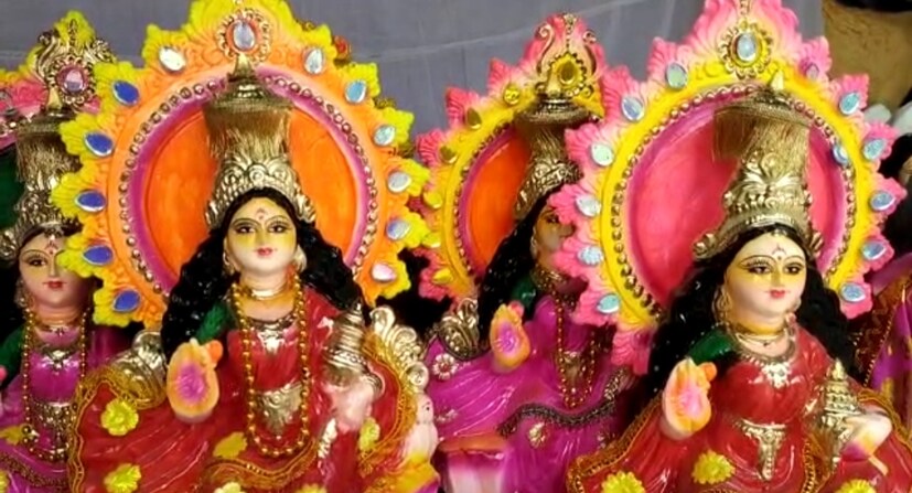 সবজি জ্যোতি আলু: ৩০ টাকা প্রতি কিলো চন্দ্রমুখী আলু: ৪৫ টাকা কিলো আদা: প্রতি কিলো ১৫০ টাকা পেঁয়াজ: প্রতি কিলো ৩০ টাকা উচ্ছে: প্রতি কিলো ৩০ টাকা বেগুন: ৮০ টাকা কিলো পটল: প্রতি কিলো ৪০টাকা