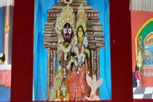 মেশিনের সঙ্গে হাতের কঠিন লড়াই, মা লক্ষ্মীর পুজো দিয়েই নতুন শপথ নিয়ে ঝাঁপাচ্ছে