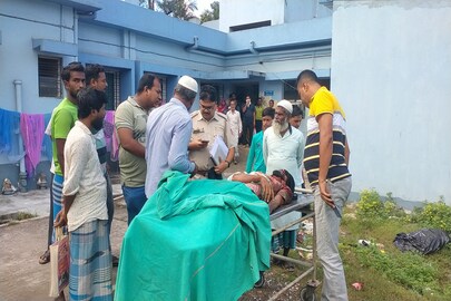 মৃত দেহ ঘিরে জয়নগর থানার পুলিশ