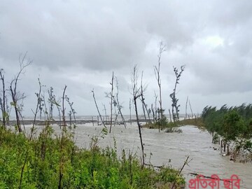 North 24 Parganas: smugglers are using speedboats for transporting goods North 24 Parganas: smugglers are using speedboats for transporting goods