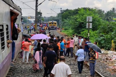বন্ধ ট্রেন চলাচল