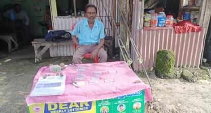 আন্দোলনে লটারি বিক্রেতারা