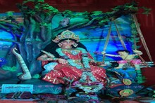 লক্ষ্মীপুজোতেই দুর্গোৎসবের আনন্দে মাতে এই গ্রামের মানুষ!