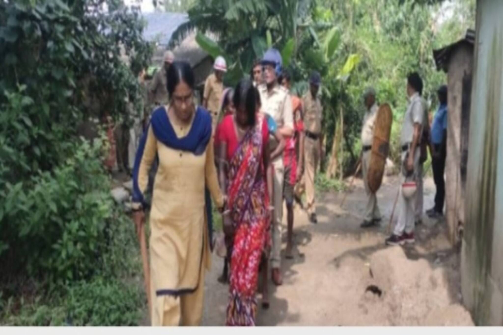 আউশগ্রামের শিবদা গ্রামে লক্ষ্মী প্রতিমার বিসর্জন ঘিরে ধুন্ধুমার