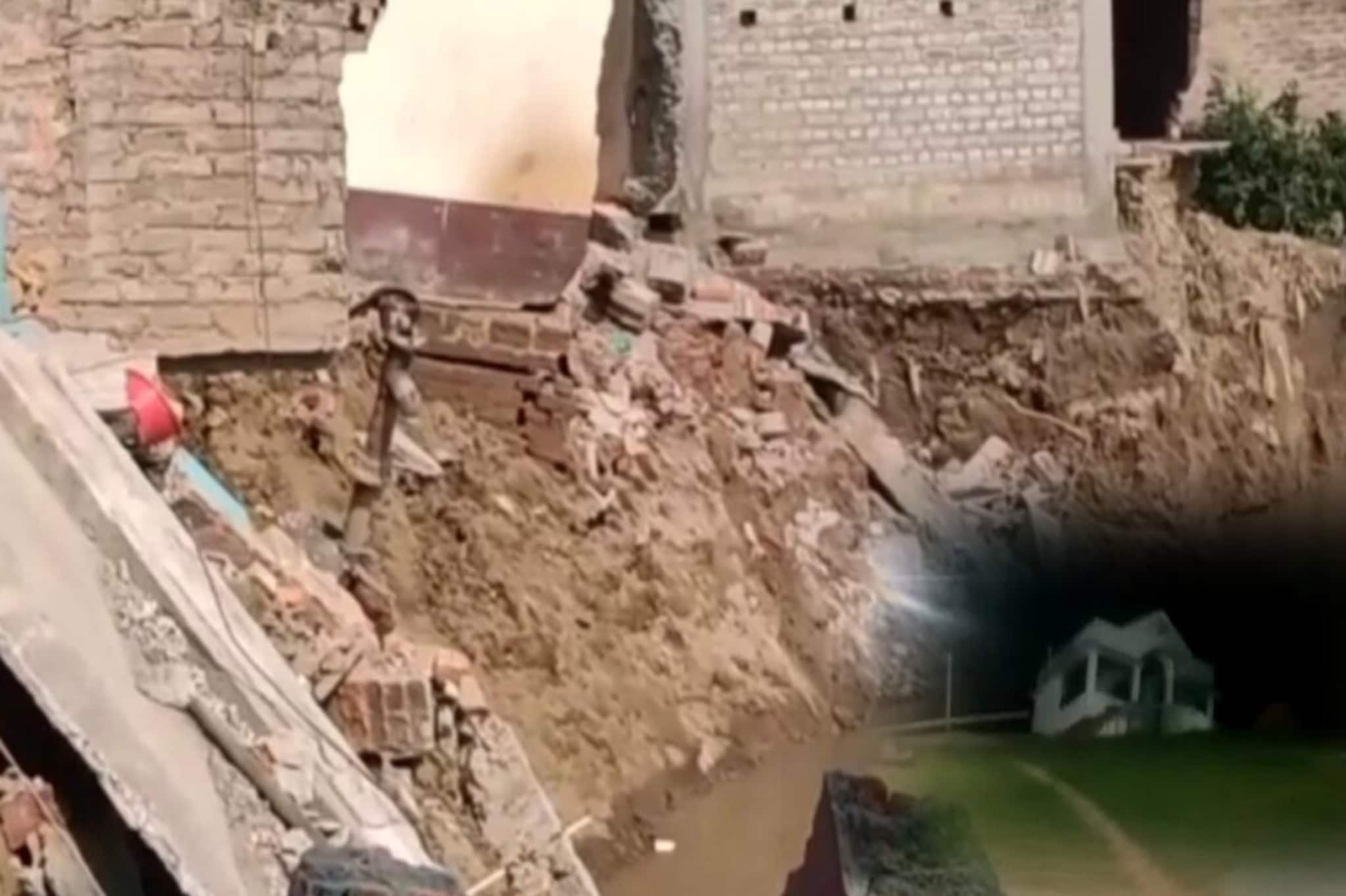 পুজোর আগেই গঙ্গায় তলিয়ে গেল কালী মন্দির!