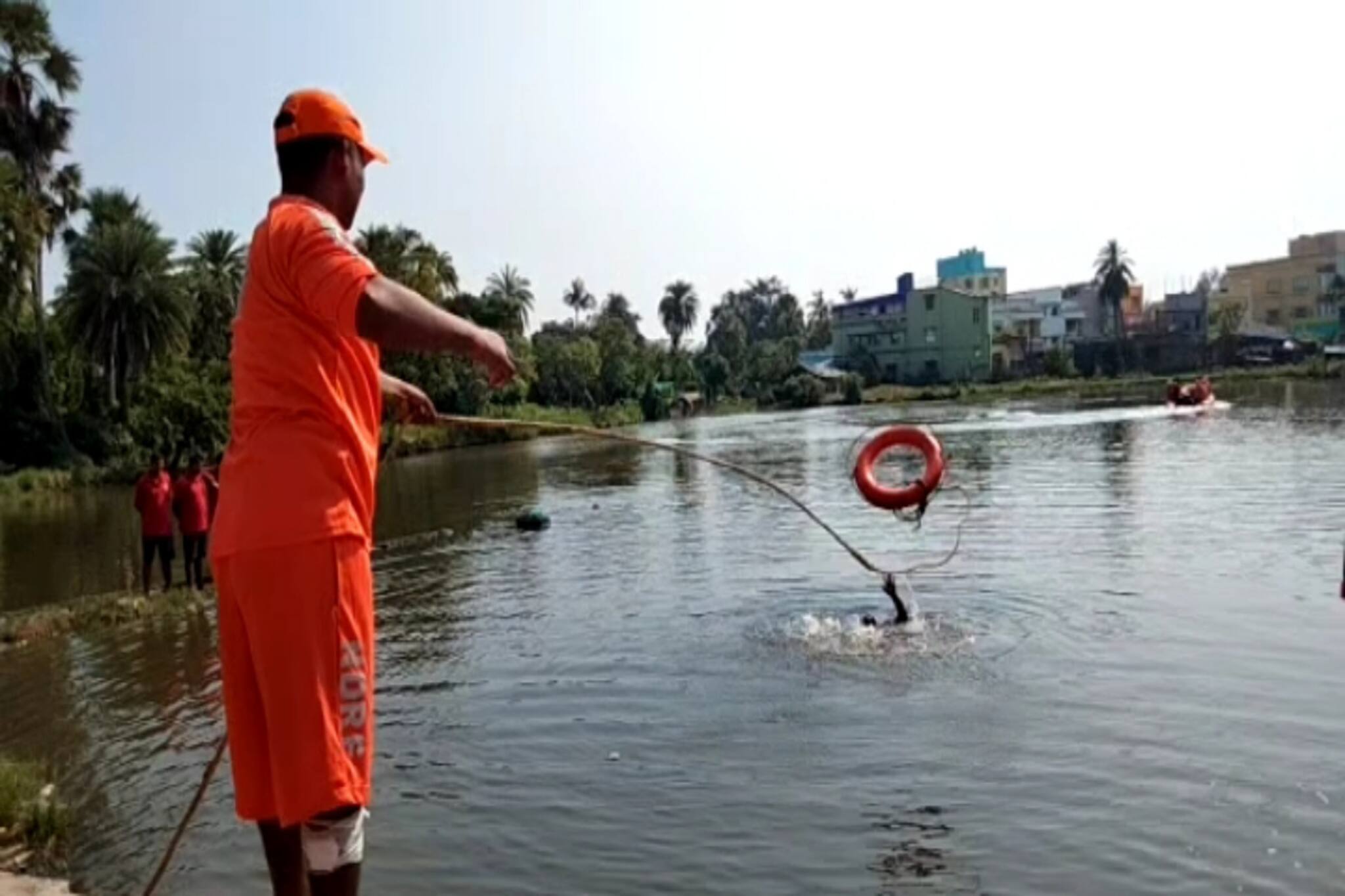 South 24 Parganas News : ঘূর্ণিঝড়ের সতর্কতা আসতেই প্রস্তুতি শুরু, কাকদ্বীপে চলছে বিপর্যয় মোকাবিলা বাহিনীর কাজ