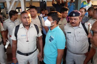 আসানসোল স্টেশনে সাইগল হোসেন।