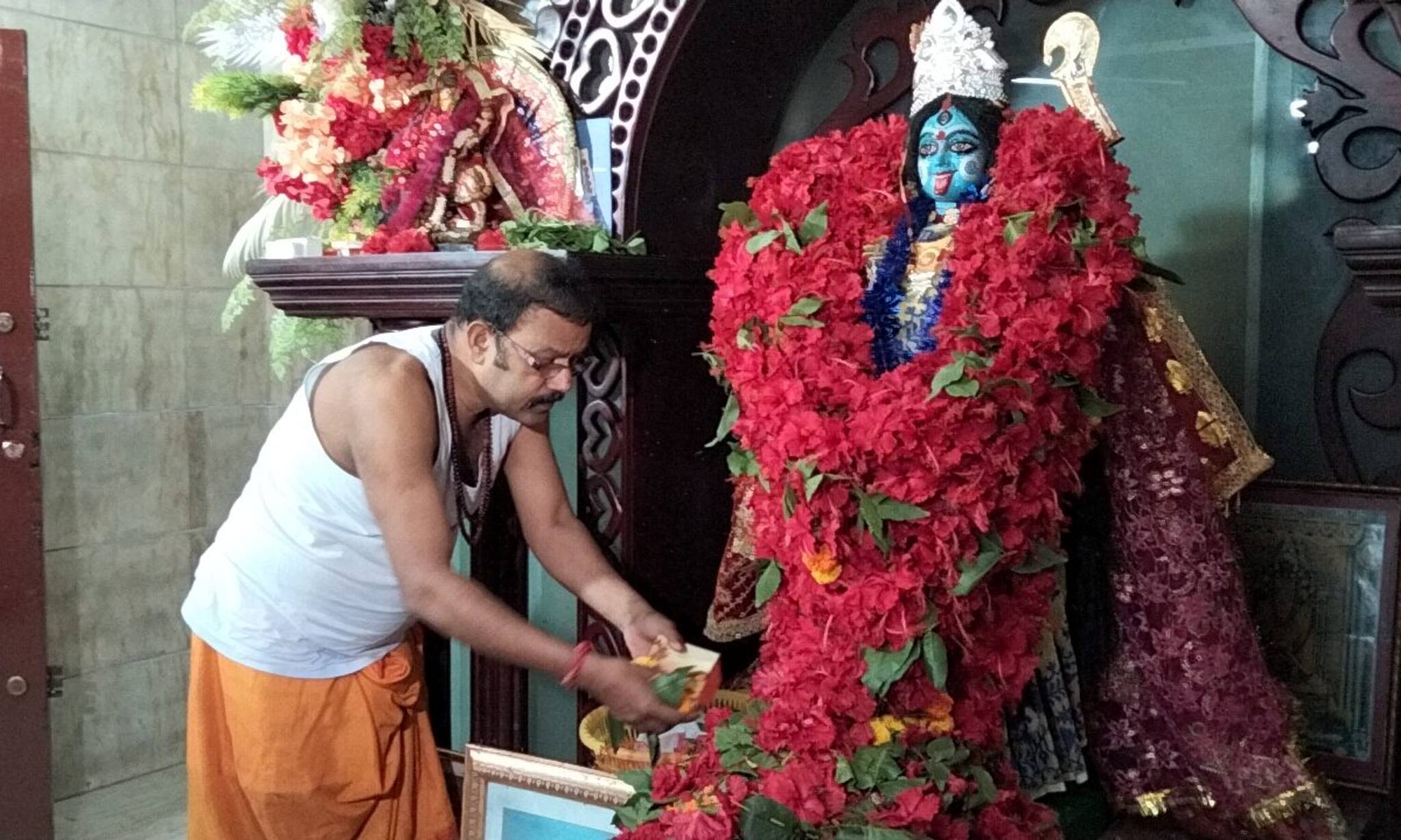 কালীপুজোয় বোয়াল মাছের ভোগ দেওয়া হয় সেবকেশ্বরী কালী মন্দিরে
