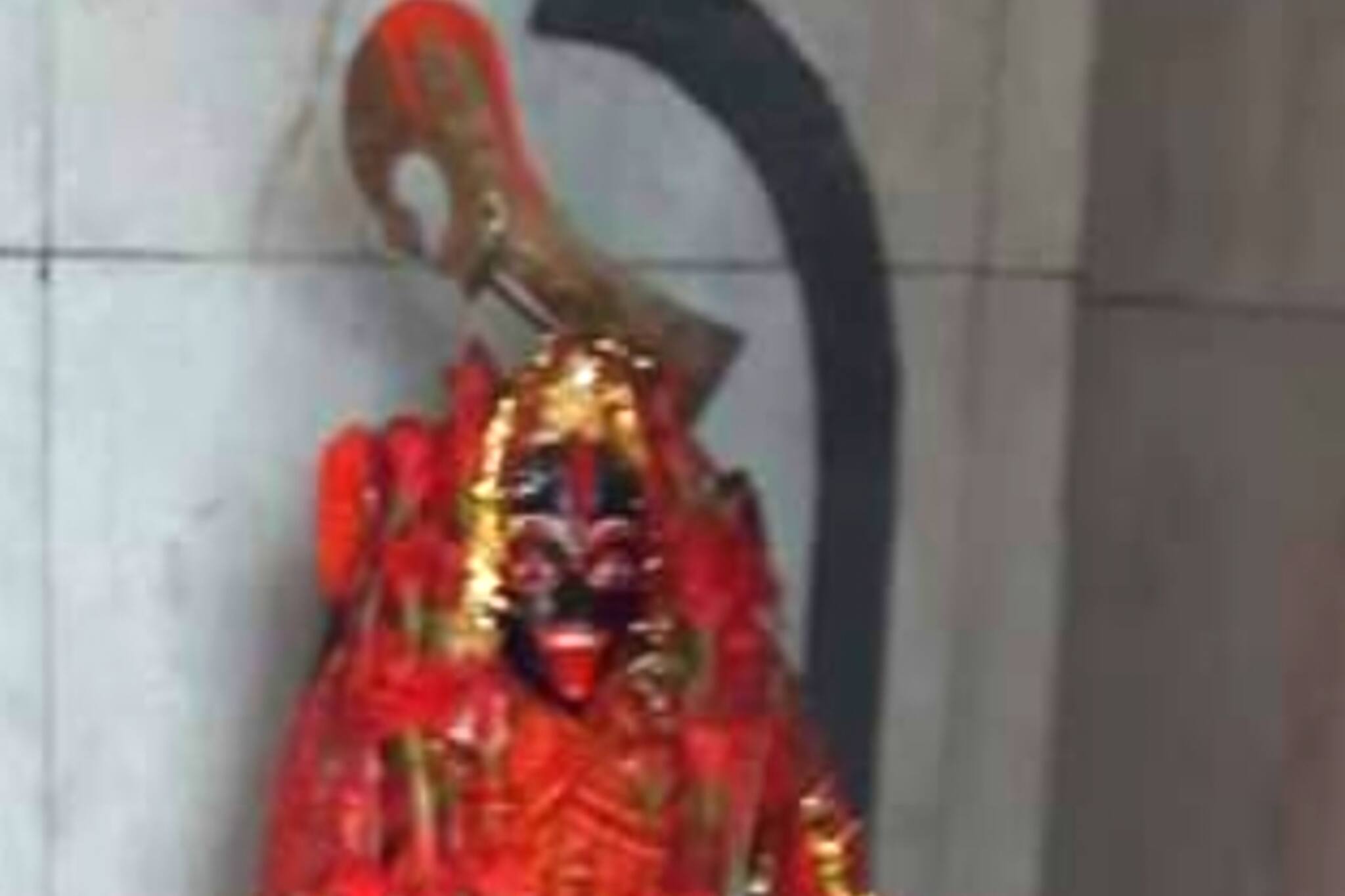 পুজোর দিনই তৈরি হয় প্রতিমা, ৩০০ বছরের প্রাচীন বসিরহাটের সর্দার বাড়ির কালীপুজো