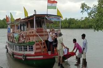ভয়ঙ্কর ভাবে ধেয়ে আসছে সিত্রাং, তছনছ হওয়ার ভয়, সুন্দরবনে বন্ধ ফেরি সার্ভিস