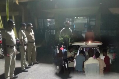 দেহ নিয়ে আসা হচ্ছে স্হানীয় হাসপাতালে 