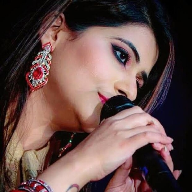 #কলকাতা : বিভিন্ন উৎসব নিয়ে নানা ধরনের গান তৈরি হয়। বাঙালির বারো মাসের ১৩ পার্বনে গান বরাবরই বিশেষ ভূমিকা পালন করে থাকে। পুজোতে নতুন নতুন গানের অ্যালবাম তৈরির পরম্পরা রয়েছে। তবে এবার সবাইকে একটু চমকে দিয়ে ভাইফোঁটার গানের অ্যালবাম রিলিজ করলেন গায়িকা চন্দ্রিকা ভট্টাচার্য।