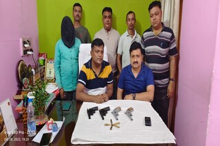 আগ্নেয়াস্ত্র সহ ধৃত 