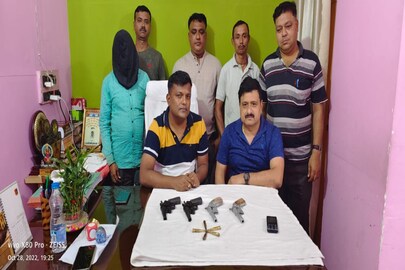 আগ্নেয়াস্ত্র সহ ধৃত 