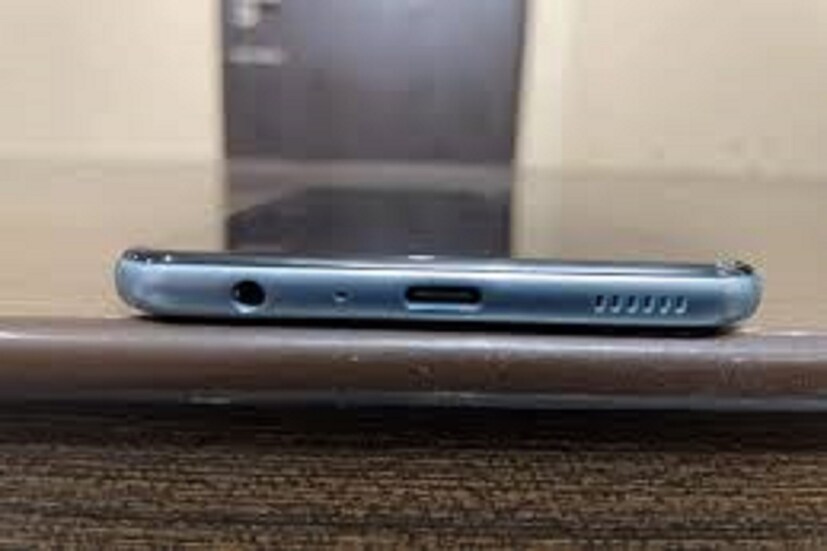 Samsung Galaxy F23 5G এই স্মার্টফোনের কথা বলতে গেলে বলা যেতে পারে যে এই ফোনে 6GB RAM ও 128GB স্টোরেজ সম্পন্ন ৷ এই স্মার্টফোনের বাজার মূল্য ২৩,৯৯৯ টাকা ৷ প্রতীকী ছবি ৷