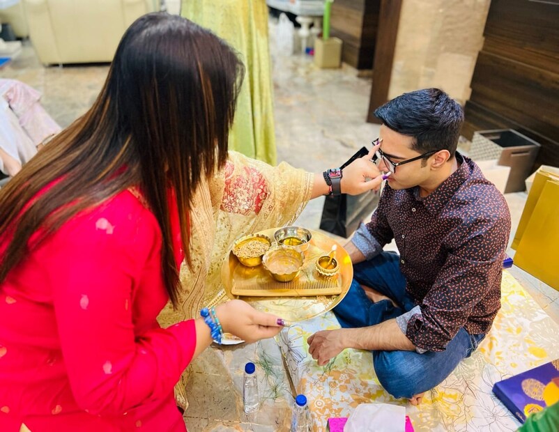 *মমতা বন্দ্যোপাধ্যায় তাঁকে আশীর্বাদ করেছেন সেই ছবিও সোশ্যাল মিডিয়ায় দেখা গিয়েছে।