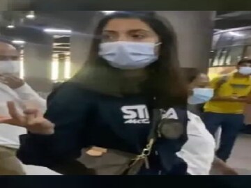 Viral Video: anushka sharma slams paps - Photo Courtesy- Instagram/Video Grab 