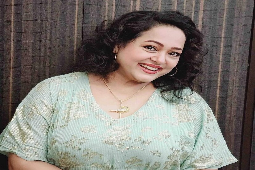 মহাষ্টমী পার করতে চলেছি, সন্ধিপুজোর দিকে পৌঁছতে আর মাত্র ঘণ্টা দু'য়েকের ব্যবধানেই হতে চলেছে ৷ গতকাল ছিল মহাসপ্তমীর পুজো ৷ সাধারণ মানুষ থেকে সেলিব্রিটি এই পুজো সত্যিই প্রাণের পুজো ৷ অন্যান্য সেলিব্রিটির মত অপরাজিতা আঢ্যর দুর্গাপুজো অত্যন্ত জমজমাট ৷ ছবি সৌজন্যে ফেসবুক ৷
