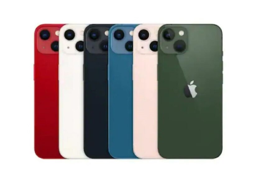 স্পেশিফিকেশনের কথা বললে অ্যাপেল  iPhone 11-তে ৬.১ ইঞ্চি Liquid Retina IPS LCD ডিসপ্লে দেওয়া হয়েছে৷ যার রেজোলিউশন 828 x 1792 পিক্সল হবে৷ স্ক্রিনের অ্যাসপেেক্ট রেশিও 19.5:9৷ প্রসেসর হিসেবে এই আইফোন অক্টাকোর  Apple A13 Bionic (7 nm+) প্রসেসর দেওয়া হয়েছে৷
