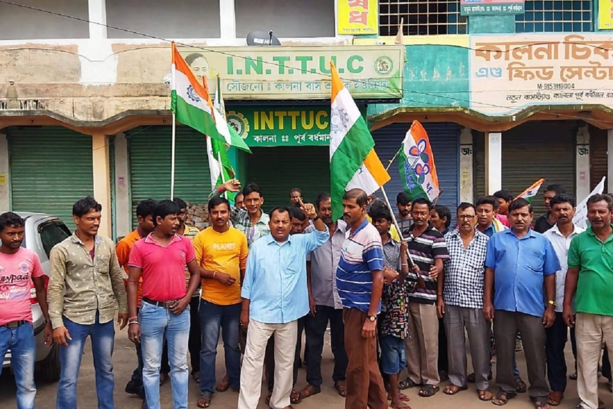 কালনায় বন্ধ বেসরকারি বাস, নেপথ্যে তৃণমূল? কারণ শুনে বেজায় খেপেছেন যাত্রীরা