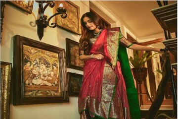 উপোস করেননি, তবে করবা চৌথ-এ চুটিয়ে সেজে পোজ দিয়েছেন সোনম, ভাইরাল ছবি