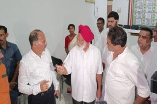 প্রদেশ কংগ্রেস দফতরে ভোট দিলেন অধীর চৌধুরী৷ 