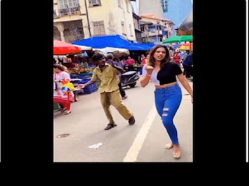 Viral Reel: woman dances to hot bollywood item number- Photo Courtesy- Twitter Video Grab 