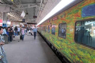 দুরন্ত এক্লপ্রেসে ডাকাতি৷ প্রতীকী ছবি