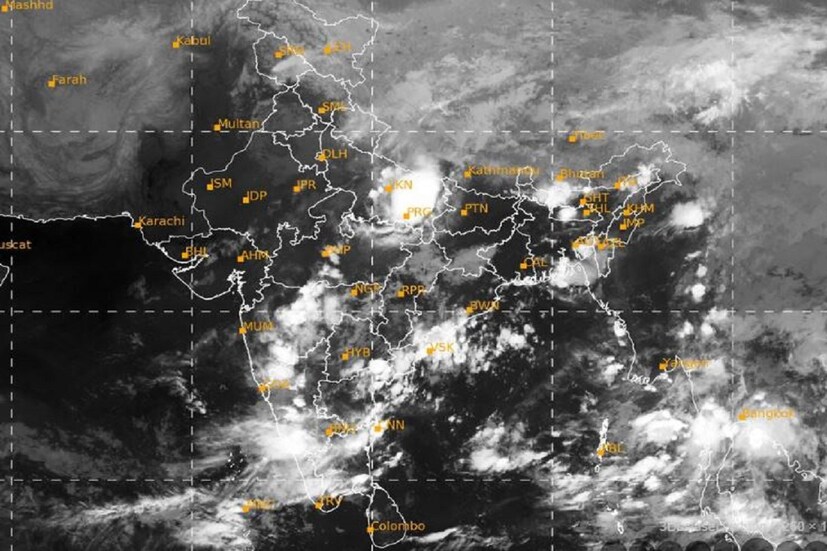 এদিকে আগামী ২ দিনে উত্তরাখণ্ডে, উত্তরপ্রদেশ, পশ্চিম মধ্যপ্রদেশ, পূর্ব রাজস্থানে ভারী বৃষ্টি সম্ভাবনা রয়েছে৷ এছাড়া আইএমডি ওয়েদার আপডেট জানিয়েছে আগামী ৫ দিনে তামিলনাড়ু, রায়লসীমাতে ২৪ ঘণ্টায় উপকূলবর্তী অন্ধ্রপ্রদেশ, তেলেঙ্গানায় ভারী বৃষ্টি হবে৷ Photo Courtesy- IMD/Sattellite Image 