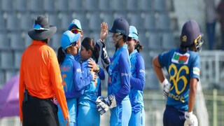 এশিয়া কাপ ফাইনালে ভারতীয় মেয়েদের দাপটে অল্প রানে গুটিয়ে গেল শ্রীলঙ্কা