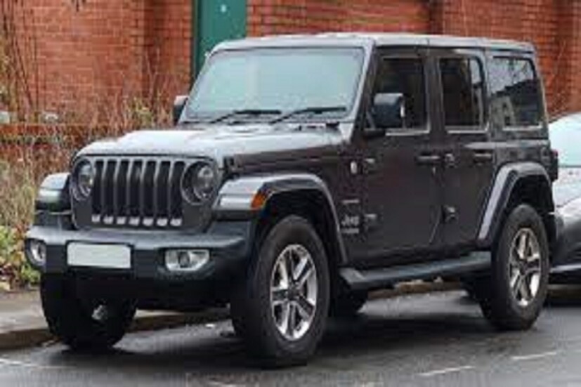 Jeep Wrangler এই গাড়িও আছে মিয়া খলিফার সম্ভারে আছে ৷ ভারতীয় বাজারে যার মূল্য ৫৭.৮৫ থেকে ৬১.৮৫ লক্ষ টাকার মধ্যে ৷ ২.০ লিটারের ৪ সিলিন্ডার পেট্রোল ইঞ্জিন আছে ৷ যা 268PS/400Nm আউটপুট দেয় ৷ এই গাড়ির সর্বাধিক গতিবেগ ১৮০ কিমি প্রতি ঘণ্টায় ৷ প্রতীকী ছবি ৷